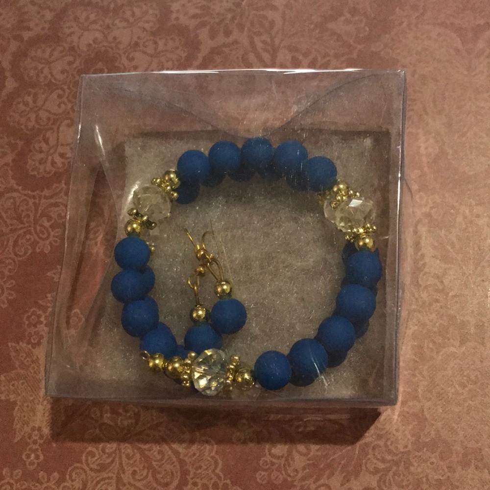 Bracelet and earrings set